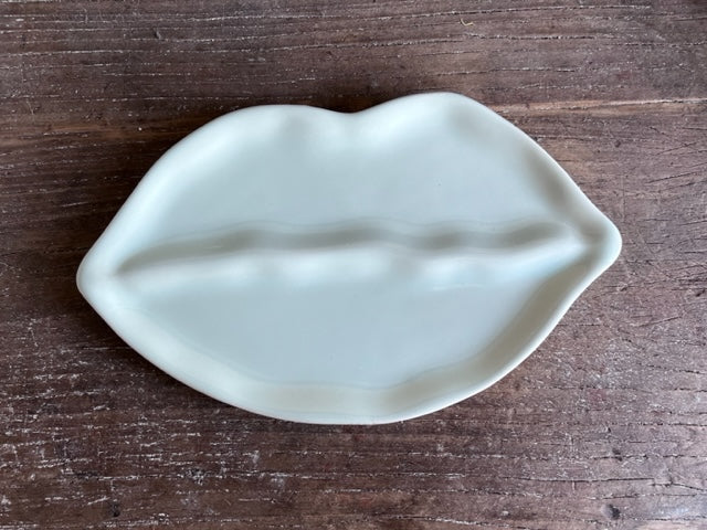 Sisi plate, Lips mint