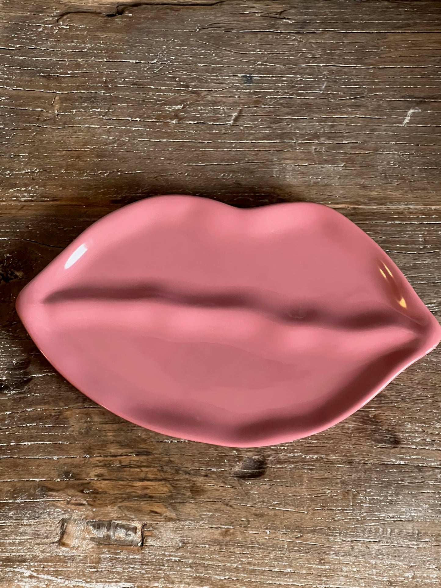 Sisi plate, Lip punch