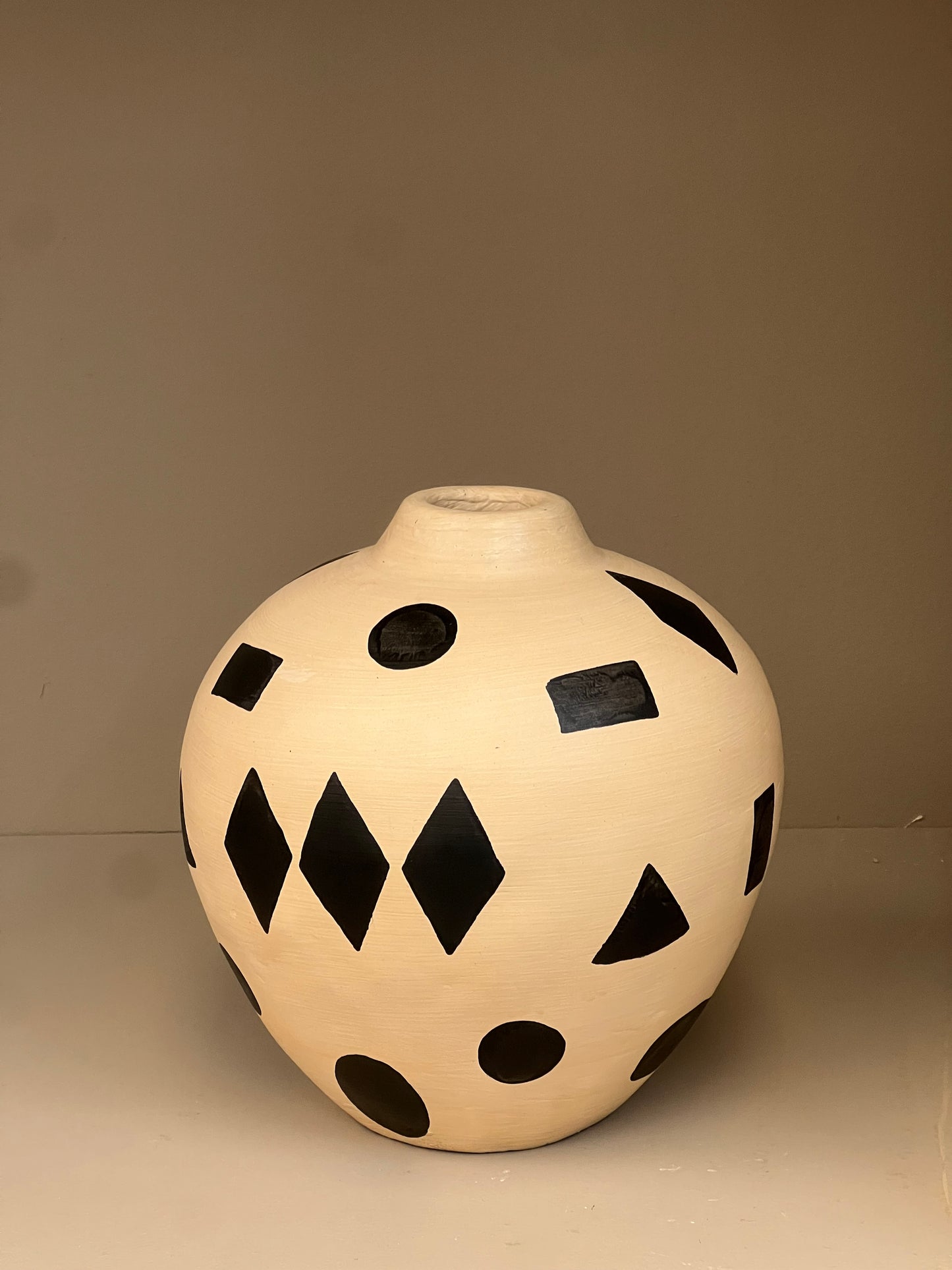Sisi, Terracota vase miss Sisi