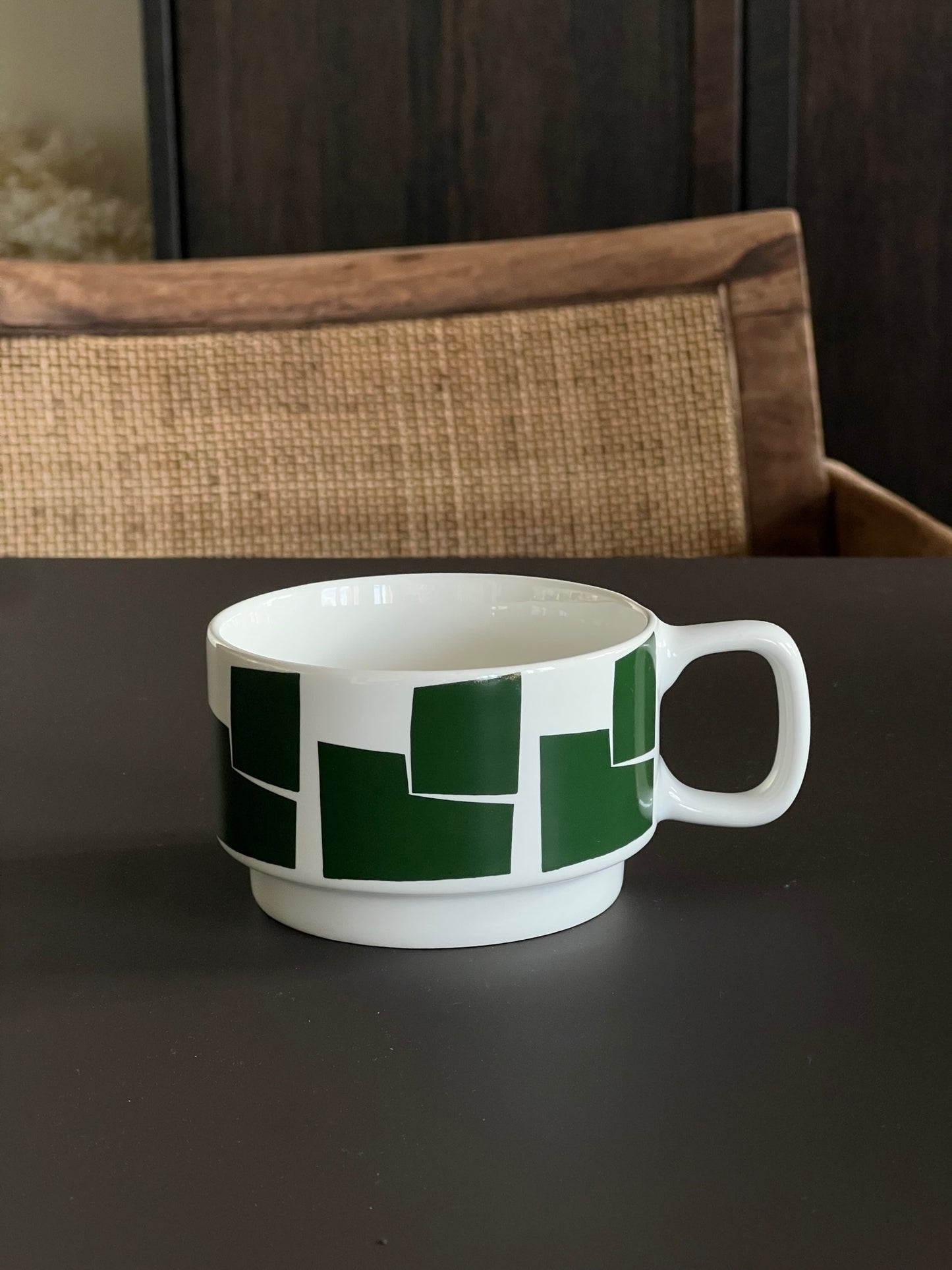 Sisi cup, green graphic design