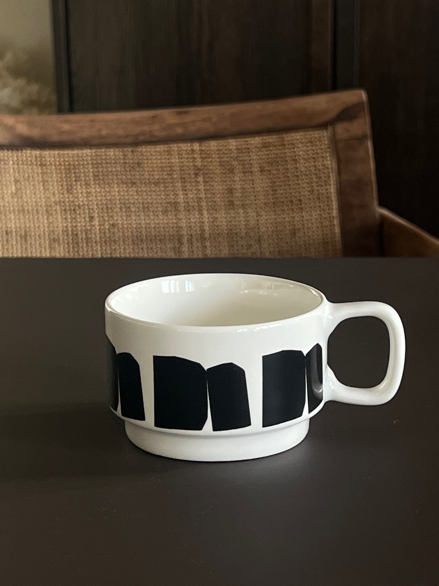 Sisi cup, black graphic design