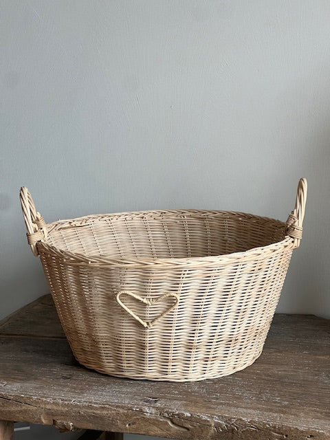 Sisi, Heart lower basket with handles