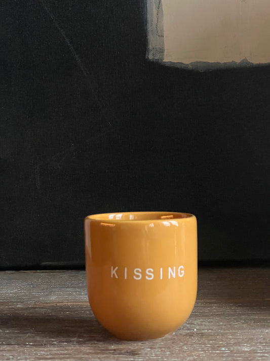 Sisi mug, kissing